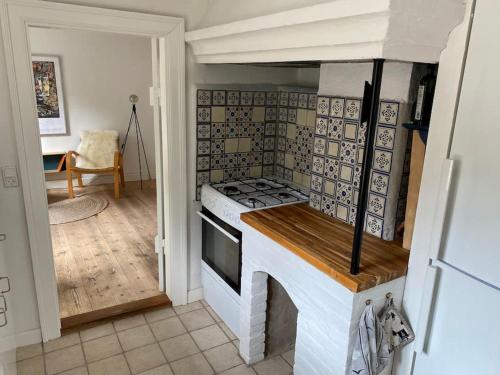 Kitchen, Idyllisk, historisk byhus ved fjorden i Mariager in Mariager