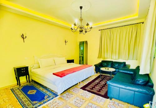 1 king bed, 2 twin beds