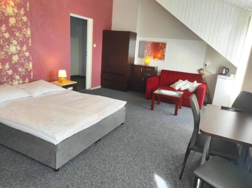 Triple Room with Private Bathroom image 2