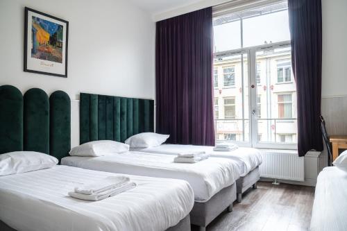Standard Quadruple Room with Private Bathroom  image 2