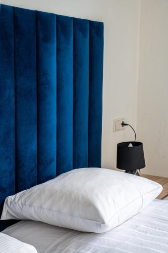 Standard Twin Room with Private Bathroom image 5