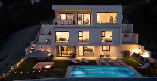 New! Villa Sunset Split overviewing Split and Podstrana bay