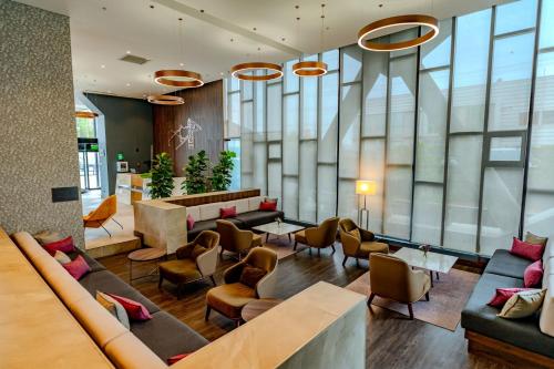 Courtyard By Marriott Santiago Airport — hotel in Boulevard Aeropuerto Sur 9648, Pudahuel, Santiago CL, 9020000