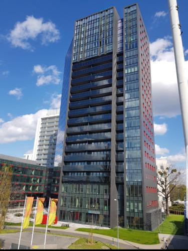 Deluxe One-Bedroom Apartment with City View image 10