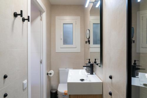 One-Bedroom Apartment image 4