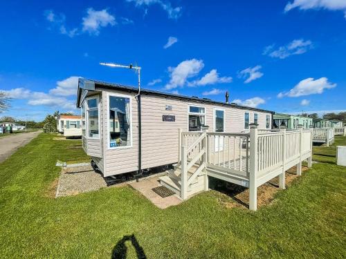 6 Berth Caravan With Decking At Sunnydale Holiday Park Ref 35243kg