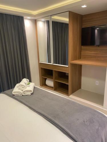 1 queen bed, 3 twin beds