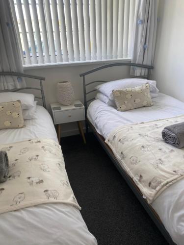 44 Gower holiday village Ty Gŵyr Cosy 2 bedroom Chalet