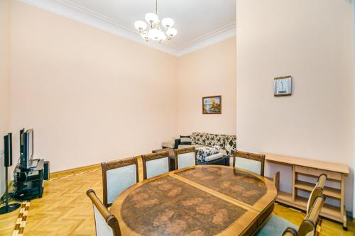 Apartment AzNeft Lux