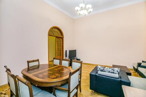 Apartment AzNeft Lux