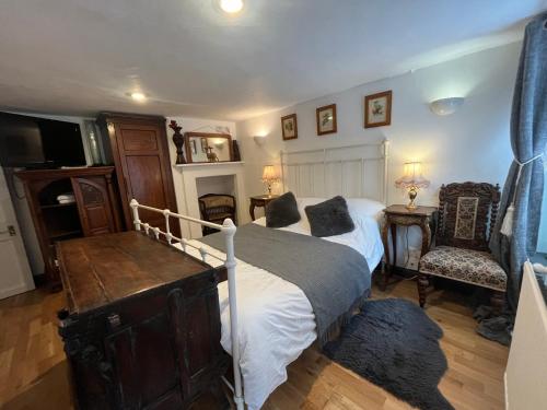Historic Charm Garden Flat Adjoining Central Park
