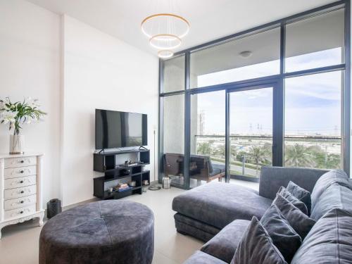 Luxury 1BR Getaway: Steps from Dubai Hills Park, Dubai (foto 2)