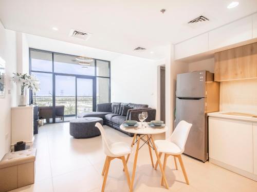 Luxury 1BR Getaway: Steps from Dubai Hills Park, Dubai (foto 3)