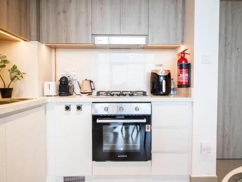 Luxury 1BR Getaway: Steps from Dubai Hills Park, Dubai (foto 5)