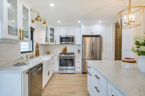 Family-Friendly Villa Park Home 16 Mi to Chicago! in Villa Park, USA