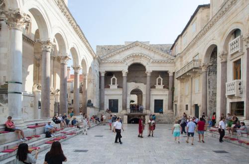 Palace apartment, Split (photo 10)