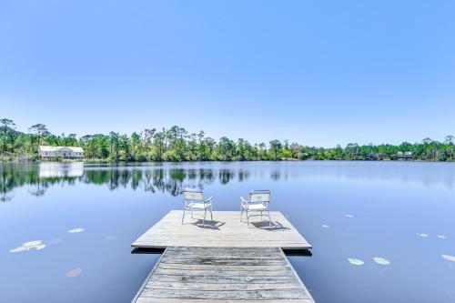 Lovely Carrabelle Home with Lake Views and Pool Access