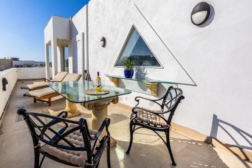 Stunning - Seaview Penthouse 3-Bed + Parking, Tas-Sliema