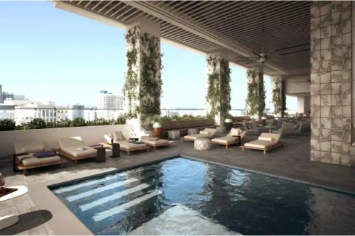 Aurora - Rooftop pool, Gym, Walk to Downtown & Brickell in Miami, USA