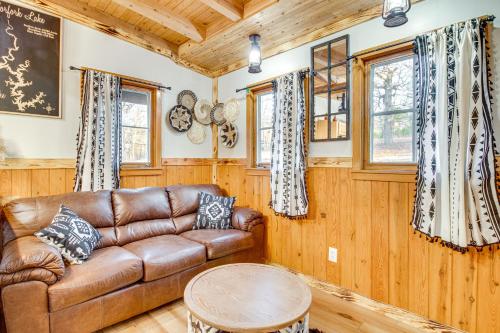 Serene and Cozy Studio Cabin Walk to Norfork Lake! thumb 2