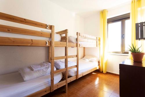 Green Hostel Room Type - Quadruple Room with Private Bathroom
