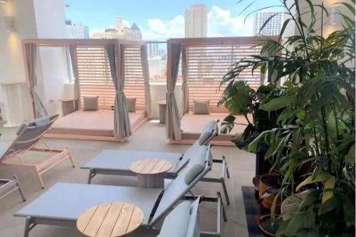 Futura - Rooftop pool, Gym, Walk to Downtown & Brickell in Miami, USA