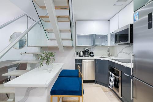 75-4B Duplex 3BR Brand new W D Prime UES in New York, USA