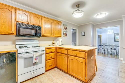 Pet-Friendly Conway Home 1 Mi to Hendrix College!