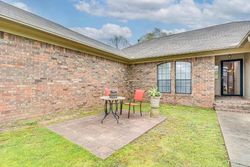 Pet-Friendly Conway Home 1 Mi to Hendrix College!