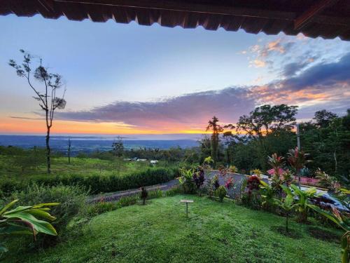 La Fortuna Rainforest Glass Cabin w/amazing views