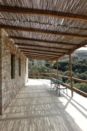 SKYROS REFUGE