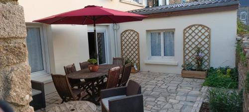 Maison de 7 chambres avec jardin clos et wifi a Flamanville a 1 km de la plage