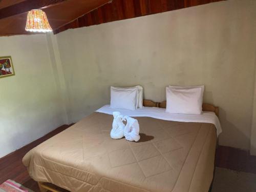 3 twin beds