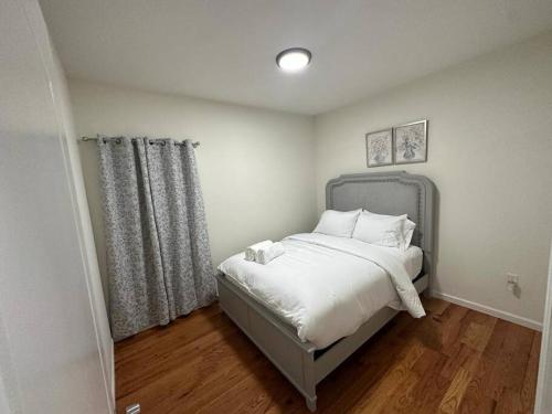 Deluxe 3 Bedroom EWR airport home in Elizabeth, USA