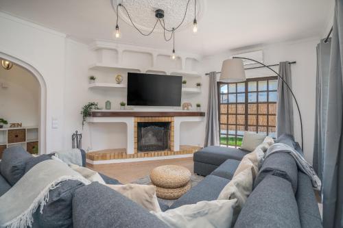 Host Wise - Sunny Spacious House - Terrace & Free Parking, Lagoa (foto 4)