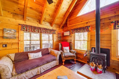 Cozy Family Cabin with Hot Tub - 10 Mi to App State! in Stony Fork, USA