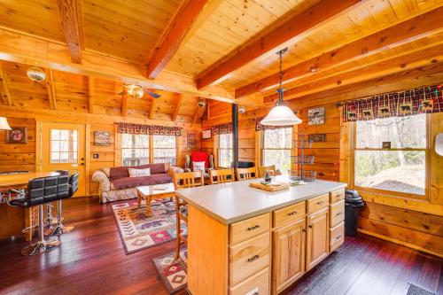 Cozy Family Cabin with Hot Tub - 10 Mi to App State! in Stony Fork, USA