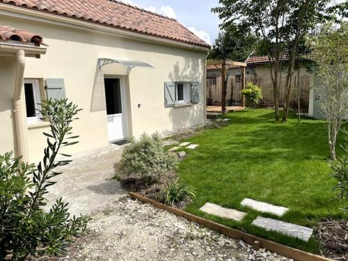 Petite maison avec jardin au calme - Location saisonnière - Floirac