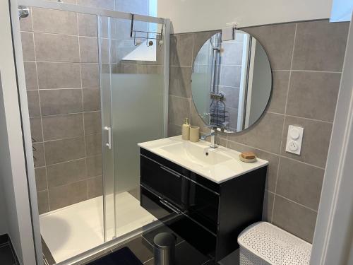 LE CAUBOUS Plein centre Appartement calme avec chambre et cuisine equipee - Molère