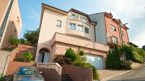  Apartment Green Hill in Zagreb