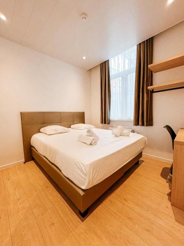 Alpha Hotel - image 14