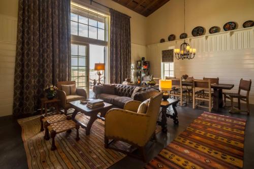 Hotel Emma at Pearl on the Riverwalk - 숙소 외관