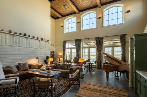 บริการและสิ่งอำนวยความสะดวก, Hotel Emma at Pearl on the Riverwalk near สวนสาธารณะแบร็กเคนริดจ์