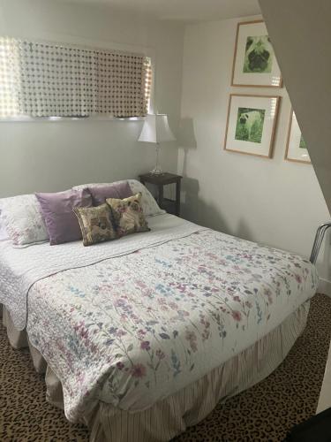 Double Room with Shared Bathroom room in My Rosegarden Guest Rooms