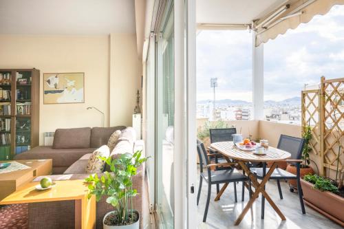 Akropolis view flat near Koukaki and Plaka, Ateny