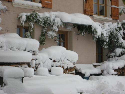 Chambre d'Hôtes Côté Glycine (Chambre d'Hotes Cote Glycine) in Saint-Marcel-d'Urfé