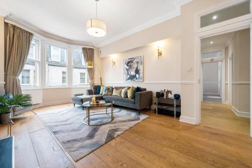 Spectacular 3 Bed in Berkeley Sq Mayfair