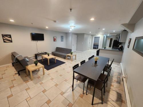 Mins from NYC Bright & Spacious 4-Bed Unit in Jersey City, USA