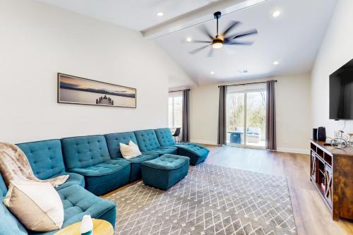 Modern Living Near the River in Loudon, USA
