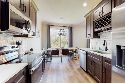 Modern Living Near the River in Loudon, USA